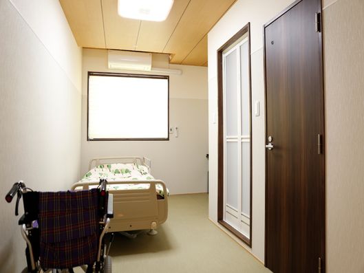 介護ベッドや車いすがあります