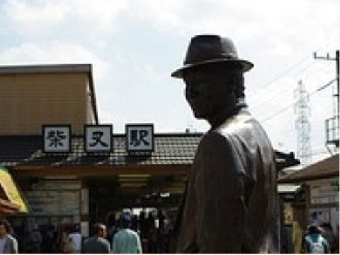 施設は観光地も多く人が集まる地域にあり、周辺は賑やかである。散策などもすることができ、楽しい時間を過ごすことができる。