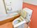 トイレを安全にご利用していただくために、右手側にに手すりが付いている。また、ひじ掛けも設置されている。