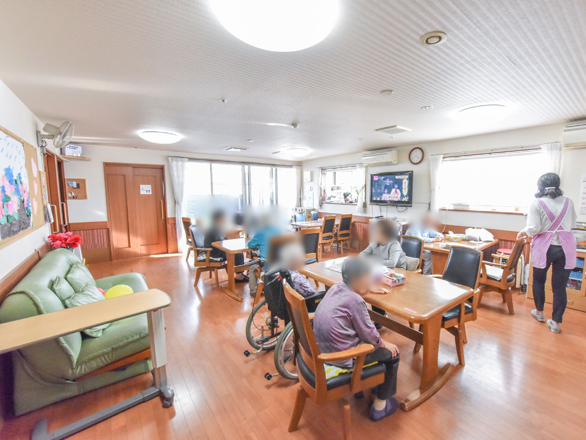 利用者の方であれば誰でも使用できる共有スペースは、他の利用者の方々や職員の方と交流する場所にもなっている。