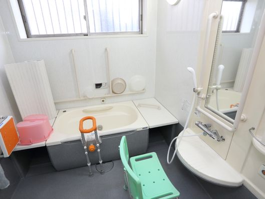 窓がついたおしゃれな浴室