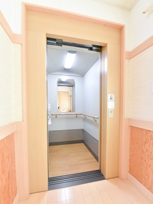 バリアフリーのエレベーター