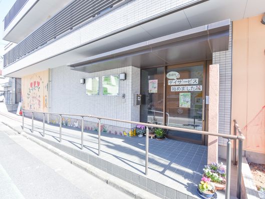 施設の様々な利点をアピール