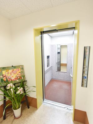 バリアフリーのエレベーター