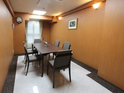 サニーライフ堺三国ヶ丘の談話ルーム。個室なので聞かれたくないお話も存分にしていただけます。