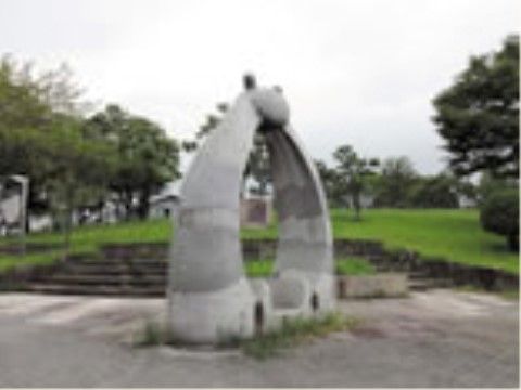 施設近郊には、散歩して行ける公園があり、自然豊かな景色を堪能できる。リフレッシュするのに最適な環境である。