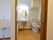 居室内にはトイレが備え付けられている。また入り口は大きく開く引き戸になっていて、足の不自由な高齢者でも安心できる。