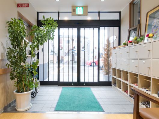 玄関エレベータホール1