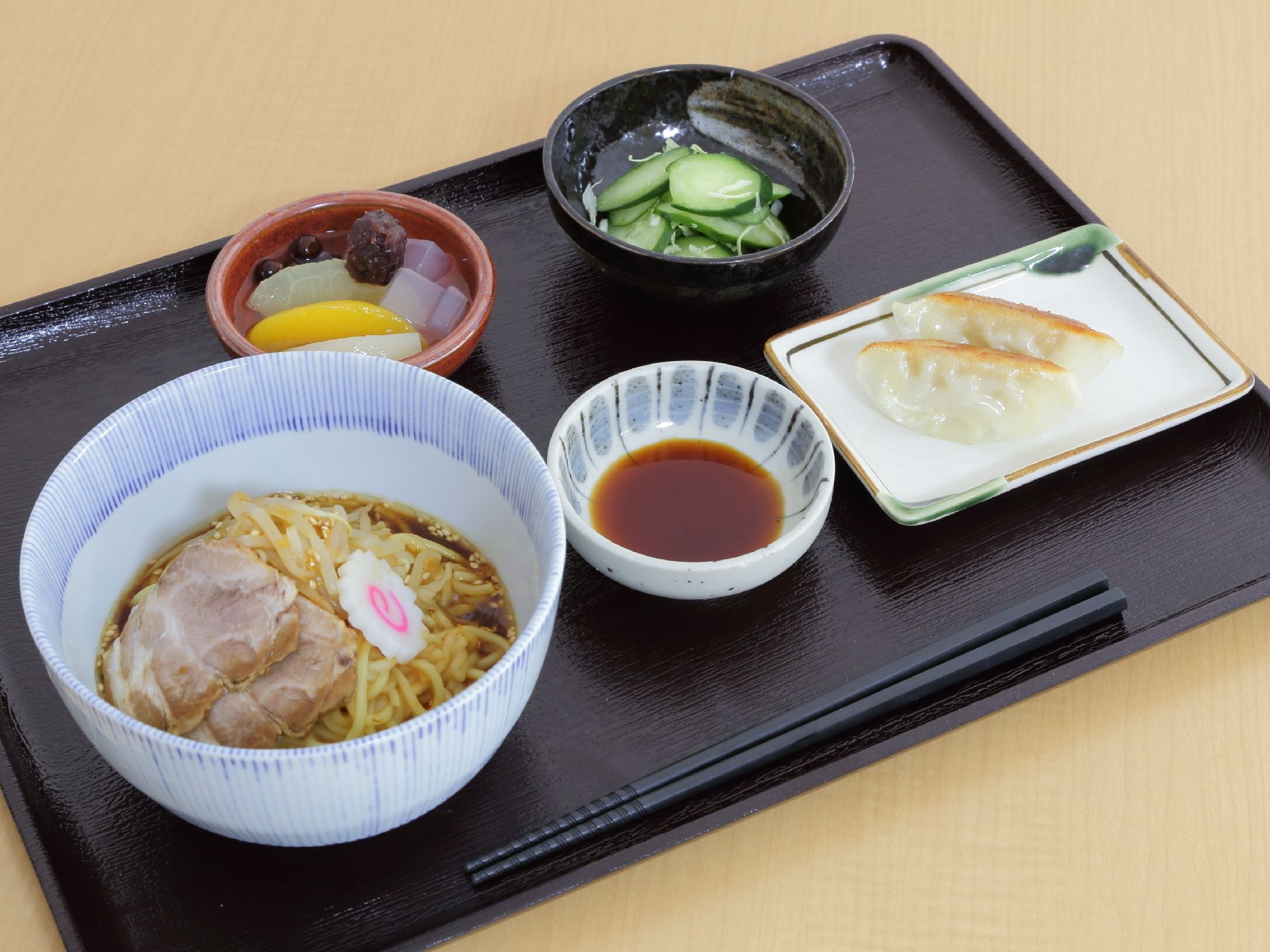 厨房で作られた暖かな食事が提供され、メニューは様々である。体調や好みに合わせて、きざみ食や、ムース食などの要望も対応する。