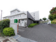 静かな住宅街に位置する施設