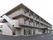 ベストライフ北本の外観。３階建ての施設。
