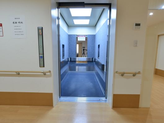 エレベーター内