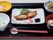 焼き魚がメインになった品数の多い食事となっている。栄養バランスやカロリーなどを計算して作られている。