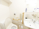 バリアフリーの清潔なトイレ設備