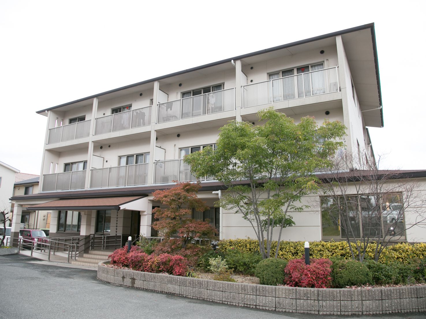 こぢんまりとしたマンションで、最大３０名のご入居なのでご近所さんとの交流が深まり、お友達もすぐできそうです。