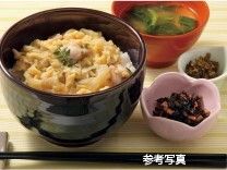 親子丼とひじき煮と味噌汁のセット
