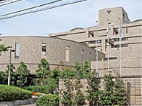 市役所には歩いていくことができ、必要に応じて各種の手続きが可能で、とっても利便性にすぐれているのが魅力である。