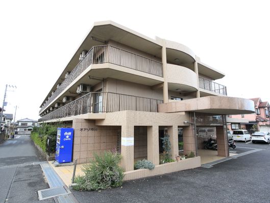 施設の外観