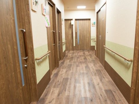 「えくせれんと聚楽第」廊下。余裕のあるスペースをご用意しました。