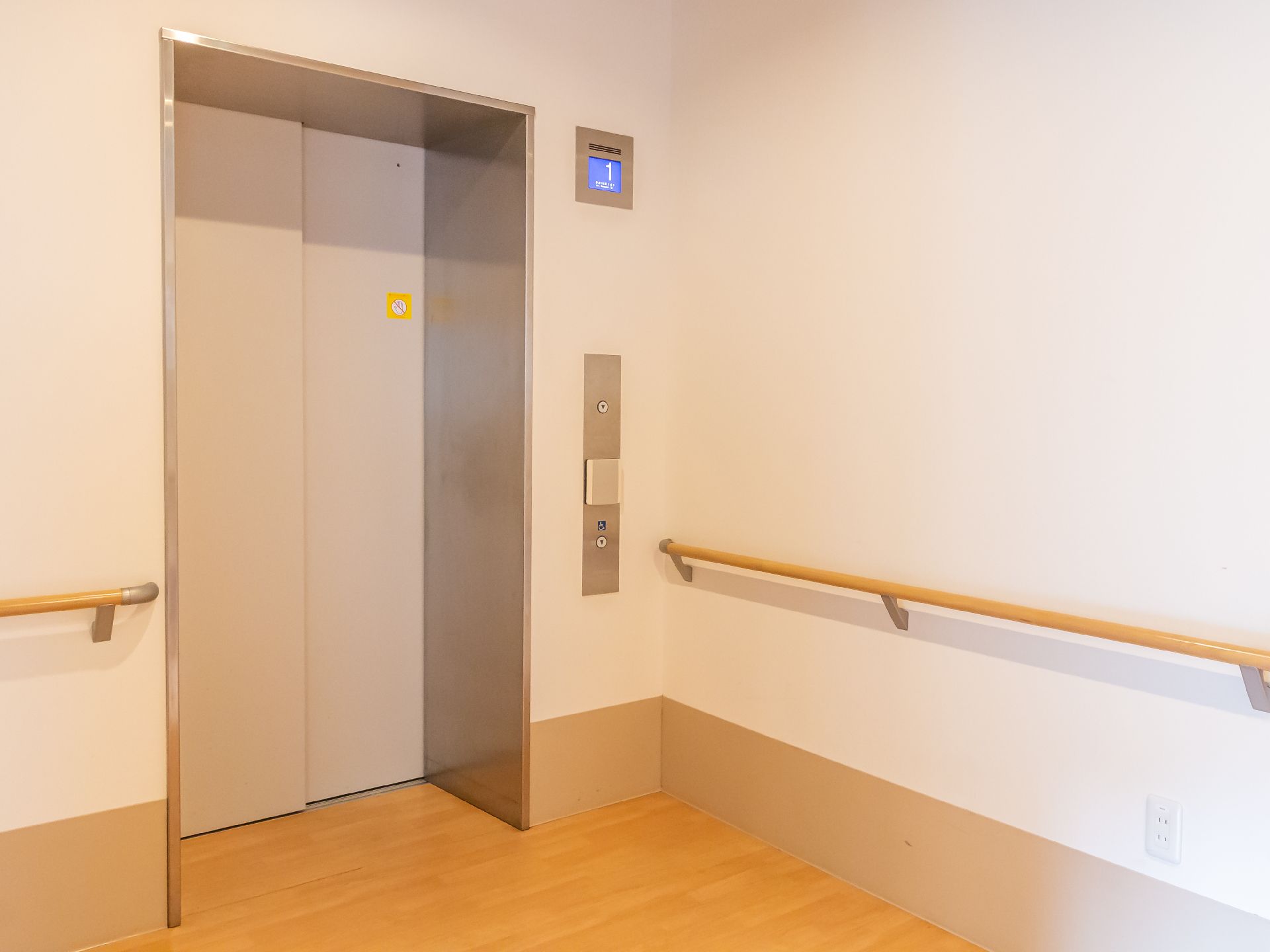 エレベーターが完備されている館内