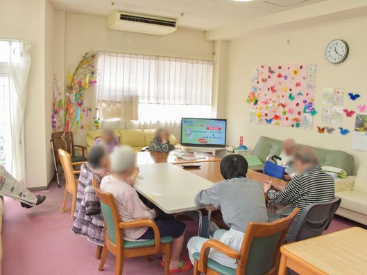 明るいリビングルーム