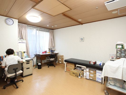 清潔感ある診察室