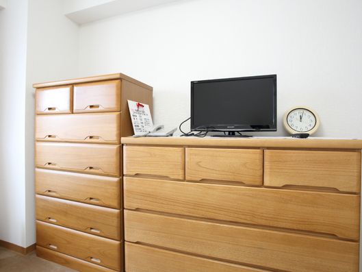 備え付けのタンス・テレビ