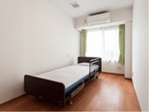 「ここから上新庄」の居室。シンプルですっきりとしたデザインのお部屋。