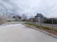 施設の外観と周囲の風景
