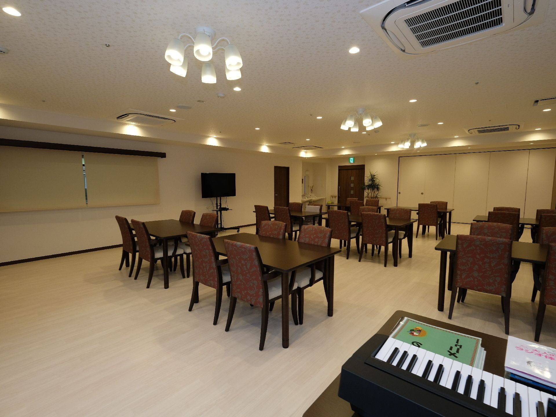 グランレーヴ渋谷の日常。スタッフを含め、沢山の方々と触れ合う機械がございます。楽しい毎日をお送りください。