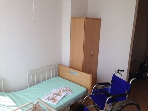 介護ベッドのある居室