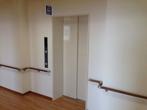 エレベーターのある廊下