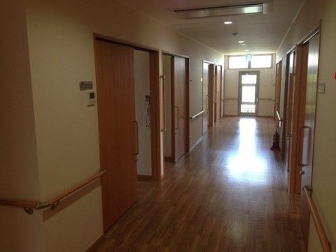 手すりのある廊下