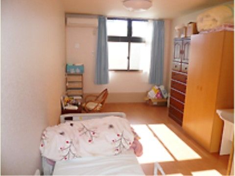 介護ベッドのある居室