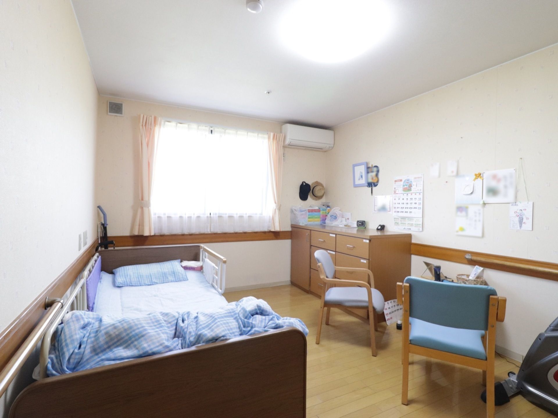 十分なスペースが確保された居室であるため、入居者様が普段から使用されている家電や家具を持ち込め、お好きな空間を作っていただける。