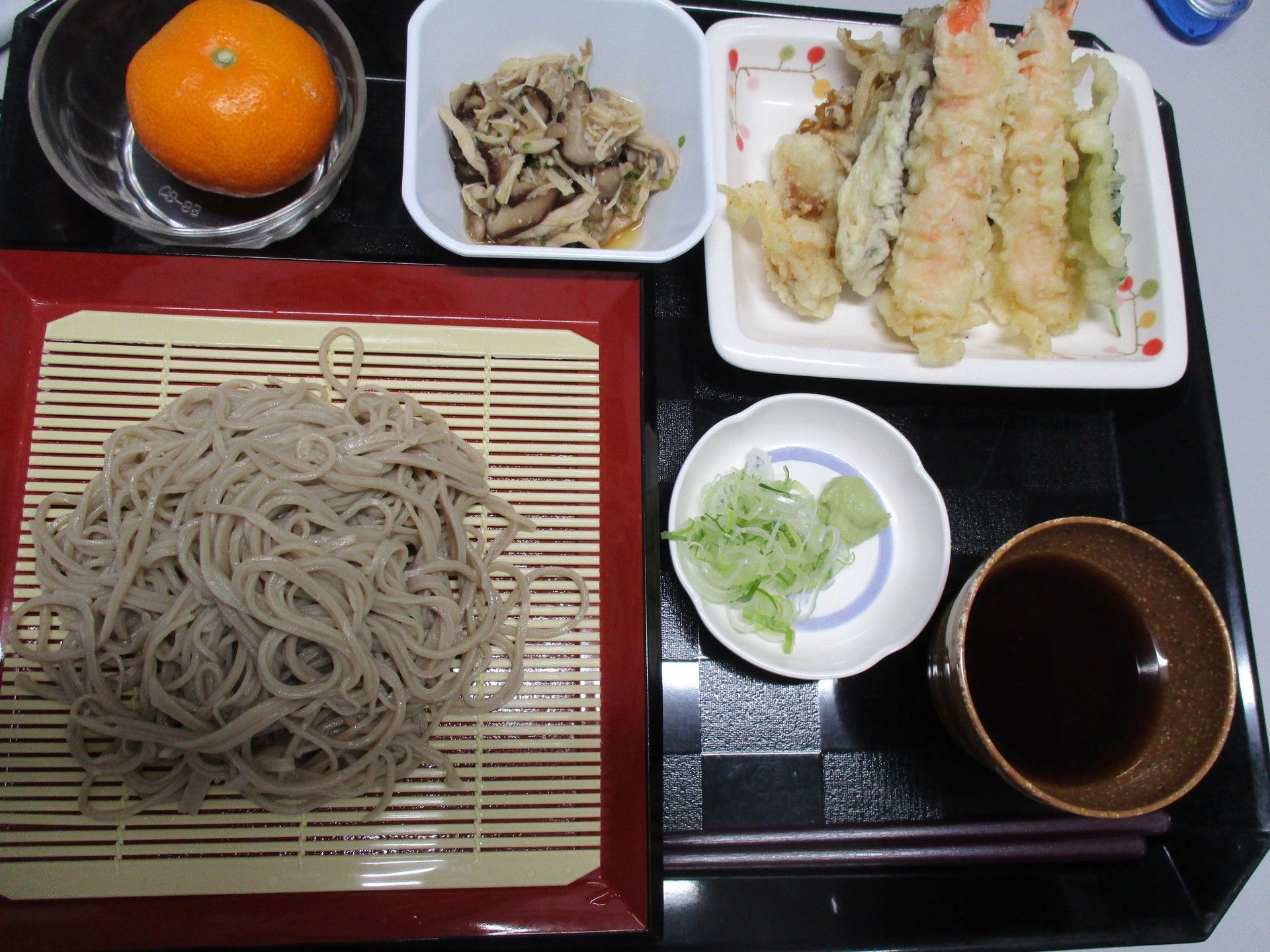 彩り豊かな食事の膳