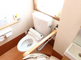 明るいトイレが備わる居室