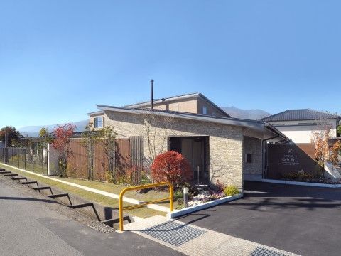 施設はリハビリやレクリエーションを充実させ、入居者様の健康維持や人とのつながりを大切にし、いきいきとした暮らしを提供する。