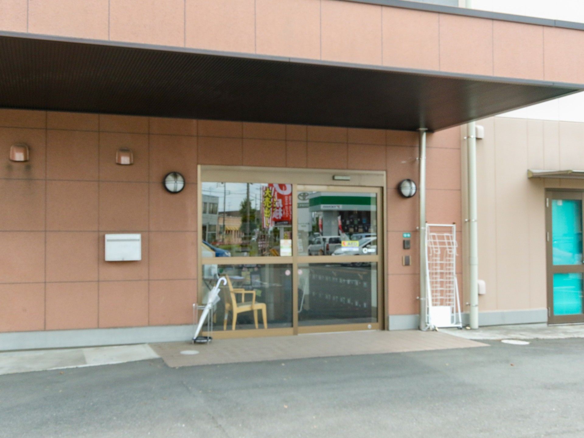 自動ドアが設置されたエントランス
