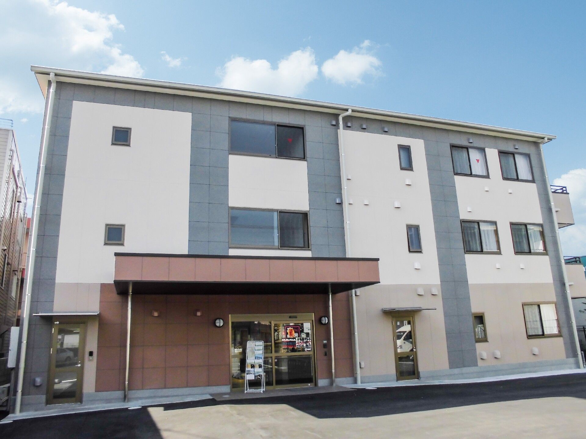 きれいな外観の建物
