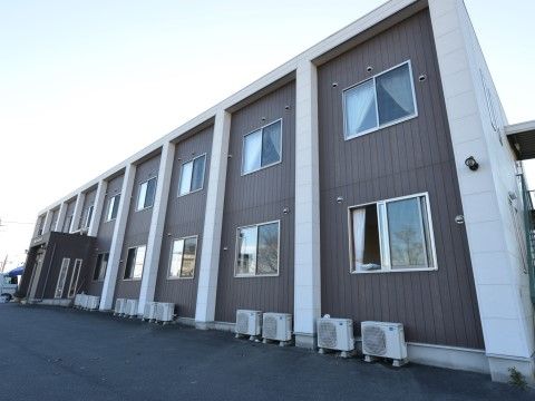 「サンフレンズしずか」外観。当施設は、新しくご入居される皆様を心よりお待ちしています。