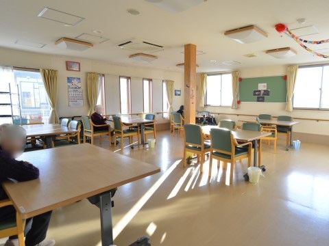 「サンフレンズしずか」食堂。活気に満ちた食空間となっています。