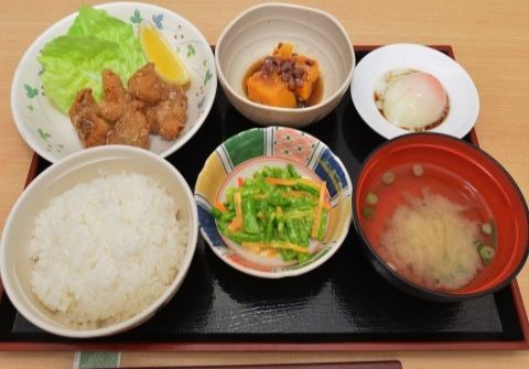 「サンフレンズ宇都宮」のお食事。家庭的なお食事を提供している。