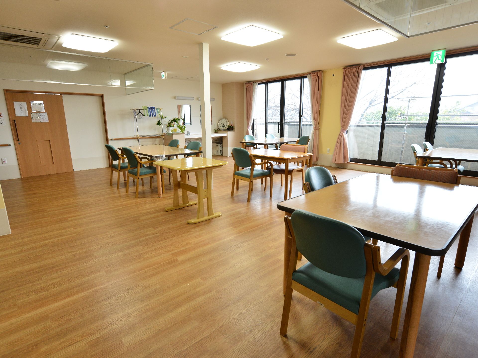 居室に近いリビングは、とても落ち着いた雰囲気になっていて、のんびりと過ごして頂けるようになっています。