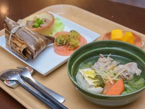 「グループホーム フラワーガーデン」のお食事。栄養バランスも見た目も抜群。