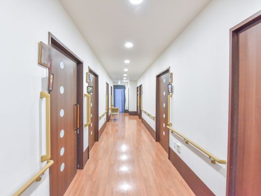 部屋にはいるスライド式の扉