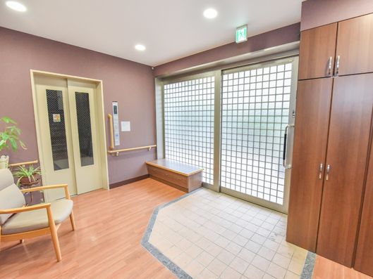 段差をなくしたエントランスホール