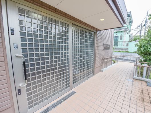 スライド式の玄関ドア