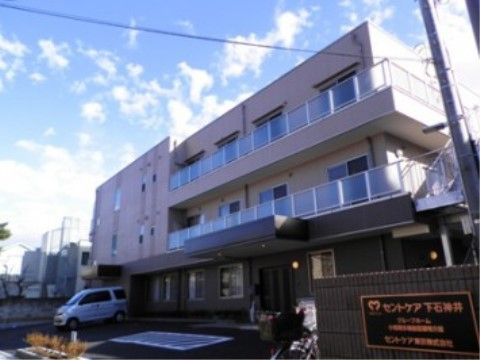 建物の右側にはベランダが設けられている。掃き出し窓から行き来ができる。晴れた日には景色見たさにベランダに出る入居者様も多い。