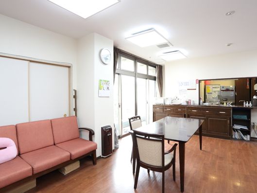 食事も、入居者同士の交流を楽しみながら。